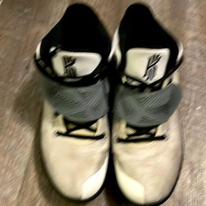 This are size 10 KDs men’s shoes